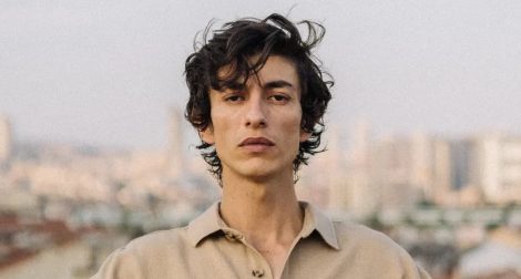 كمال بوراك ألبير بشخصية موسى في مسلسل صيف جاف Susuz Yaz